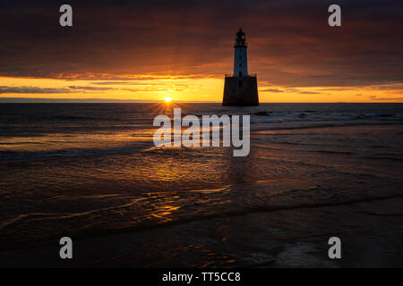 Rattray Head Lighthouse in Sunrise Licht, Ostküste Schottlands Stockfoto