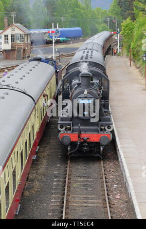 Dampfzug; 1952 Swindon gebaute Lokomotive" E V Cooper Engineer" 46512, Strathspey der Bahnhof Der Bahnhof Zoo. Schottland.DE Stockfoto