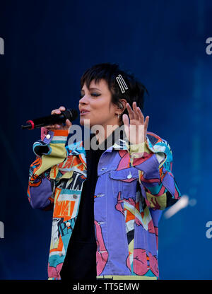 Isle of Wight Festival Tag 2 - 14. Juni 2019. Lily Allen auf der Bühne, Newport, IOW Credit: Dawn Fletcher-Park/Alamy leben Nachrichten Stockfoto