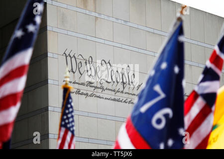 Philadelphia, PA, USA - 14. Juni 2019: historischen American Flags sind geflogen Flag Tag im National Constitution Center in Philadelphia, Pennsylvania, zu gedenken. Credit: OOgImages/Alamy leben Nachrichten Stockfoto