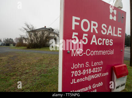 UNITED STATES - März 14, 2016: Immobilien für Verkauf Zeichen in westlichen Loudoun. (Foto von Douglas Graham/Loudoun Jetzt) Stockfoto