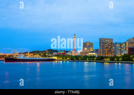 Nacht Szene von Yokohama Port in der Nähe von Tokyo, Japan Stockfoto