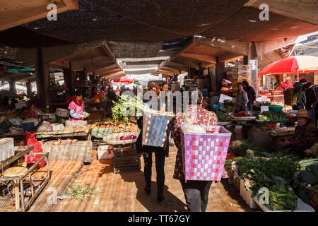 01 Feb 2017 - Dali, China morgen Landschaft Markt Stockfoto