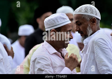 Kalkutta, Indien - 5. Jun 2019: Muslimische Menschen feiern Eid al fitar. Stockfoto