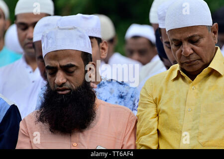 Kalkutta, Indien - 5. Jun 2019: Muslimische Menschen feiern Eid al fitar. Stockfoto