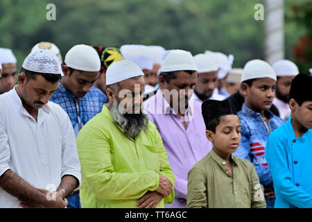 Kalkutta, Indien - 5. Jun 2019: Muslimische Menschen feiern Eid al fitar. Stockfoto