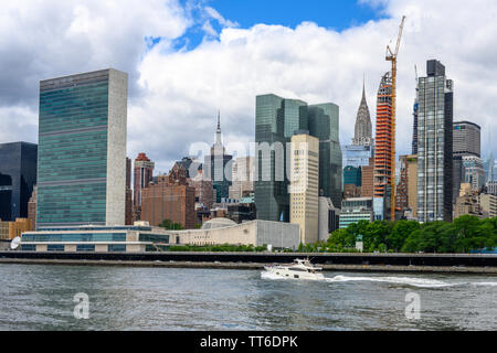 New York, USA, 14. Juni 2019. Gebäude von New York City Manhattan einschließlich der Sitz der Vereinten Nationen (L), das Empire State Building (C) und Stockfoto