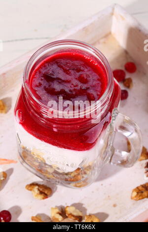 Beeren, Erdbeere, Smoothie, süß, Zucker, püriert, Cocktail, Sommer, Frühstück, trinken, Püree, Rot, Dessert, Gesundheit, Ernährung, trinken, viele, frisch, Ernte, Vitamine Stockfoto