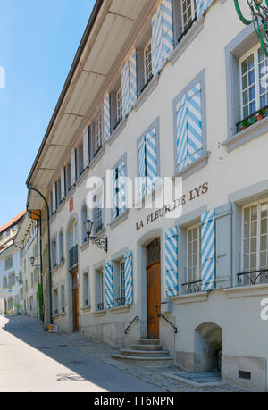 Fribourg, FR/Schweiz - vom 30. Mai 2019: Blick auf die historischen Auberge de la Fleur-de-lys Hostel in der Altstadt von Fribourg Stockfoto