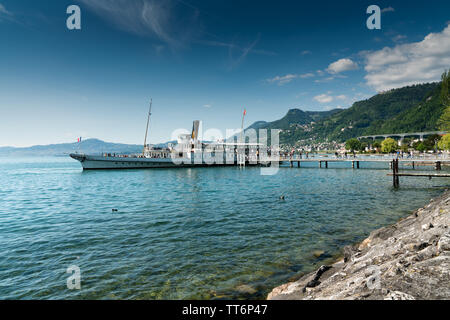 Villeneuve VD/Schweiz - vom 31. Mai 2019: Historische Dampfer'Italie' Docks am Hafen Villeneuve am Genfer See an einem schönen Sommertag Stockfoto