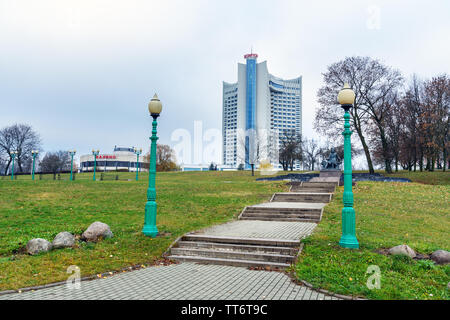 Minsk, Weißrussland - November 16, 2018: Blick auf Hotel Belarus im Zentrum von Minsk Stockfoto