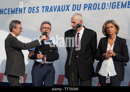 20190614 - Paris, Frankreich: Während der Einweihung des T1-Erweiterung funktioniert mit der Zerstörung der A186 Autobahn-Straßenbahn T1 Verlängerung Stockfoto