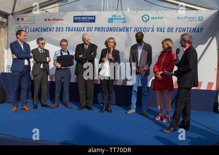 20190614 - Paris, Frankreich: Während der Einweihung des T1-Erweiterung funktioniert mit der Zerstörung der A186 Autobahn-Straßenbahn T1 Verlängerung Stockfoto