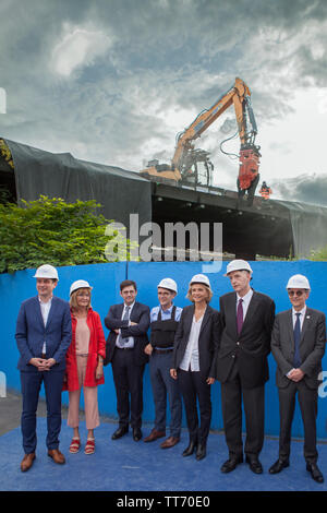 20190614 - Paris, Frankreich: Während der Einweihung des T1-Erweiterung funktioniert mit der Zerstörung der A186 Autobahn-Straßenbahn T1 Verlängerung Stockfoto