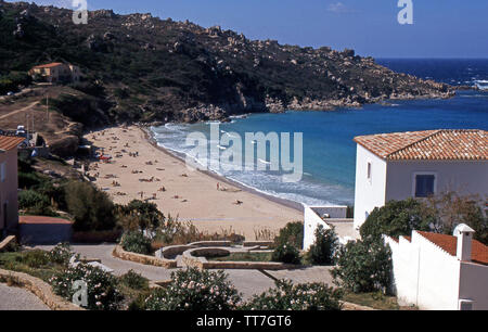 Santa Teresa Gallura, Sardinien, Italien. Strand Rena Bianca (von Fujichrome Astia gescannt) Stockfoto