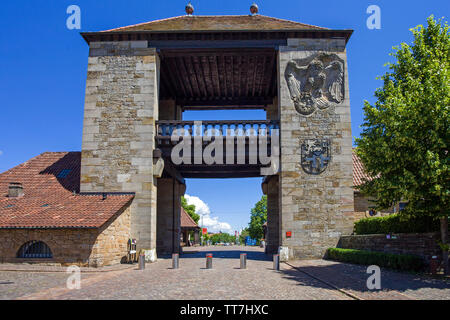 Der deutsche Wein Tor (deutsch: Deutsches Weintor), Beginn der Deutschen Weinstraße, Schweigen-Rechtenbach, Rheinland-Pfalz, Deutschland markiert Stockfoto