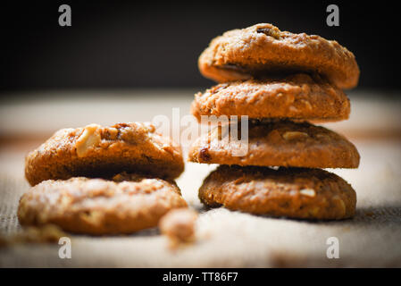 Cookies getrocknete Korinthen und Mutter auf der sack Nahaufnahme Stockfoto