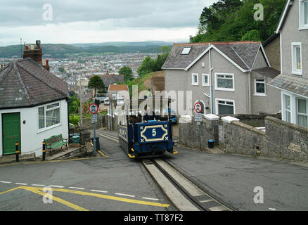 Great Orme Tramway Auto Nr. 5 aufsteigend Alte Straße-2 Stockfoto