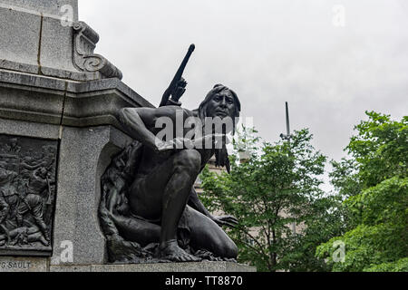 Nordamerikanischen Indianer Statue auf Monument-Old Montreal. Stockfoto
