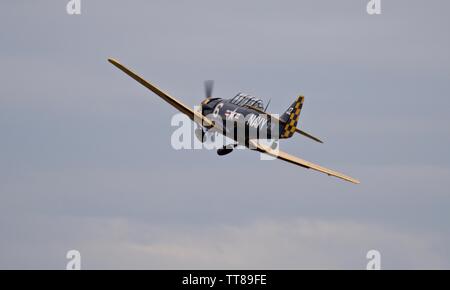 North American AT-6C Harvard IIA (G-TSIX) am Daks über der Normandie Airshow in Duxford am 4. Juni 2019 Stockfoto