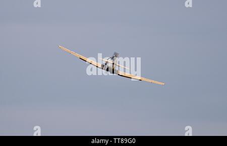 North American AT-6C Harvard IIA (G-TSIX) am Daks über der Normandie Airshow in Duxford am 4. Juni 2019 Stockfoto