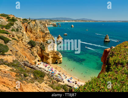 Praia do Camilo, Lagos, Algarve, im Sommer Stockfoto