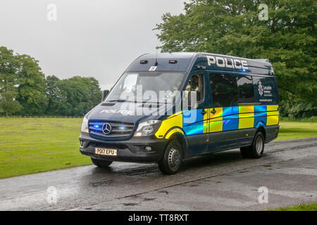 Leyland, Lancashire. UK. 15 Uhr Juni, 2019. Polizei taktische Einheit im Jahr 2017 Mercedes-Benz Sprinter 519 CDI, Fahrzeug am Leyland Sommer Festival. Stockfoto