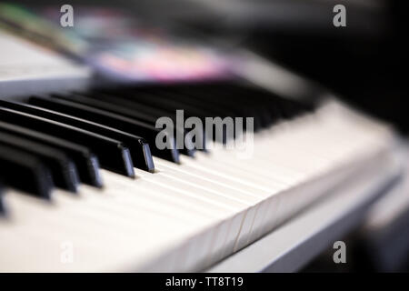 Tiefenschärfe Tastaturen Tasten an der Music Store Stockfoto