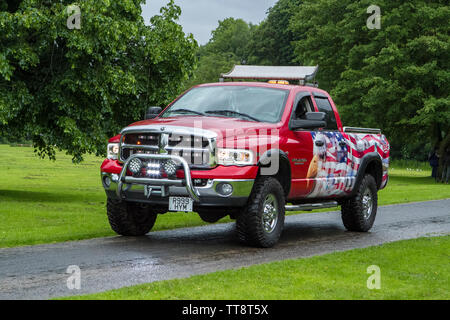 Red 2004 Dodge RAM 1500 Truck USA. Beliebter Vintage-Klassiker, amerikanischer Sammelwagen für Veteranen, Future Modern in Leyland, Lancashire. VEREINIGTES KÖNIGREICH. Stockfoto