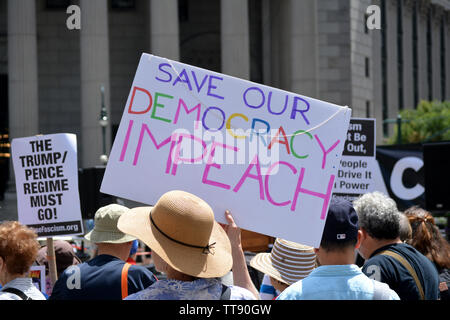 Rallye Aufruf für die Amtsenthebung von Präsident Donald Trump in New York City. Stockfoto