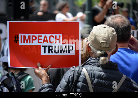 Rallye Aufruf für die Amtsenthebung von Präsident Donald Trump in New York City. Stockfoto