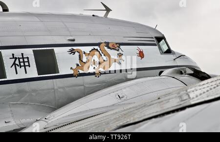 Douglas C-53 Skytrooper "Der Geist des Benovia" an Shuttleworth Air Festival das 75-jährige Jubiläum von D zum Gedenken an den Tag Stockfoto