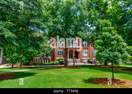 ATHENS, GA, USA - Mai 3: Terrell Halle am 3. Mai 2019 an der Universität von Georgia, North Campus in Athens, Georgia. Stockfoto