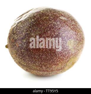 Passionsfrucht isoliert auf weißem Stockfoto