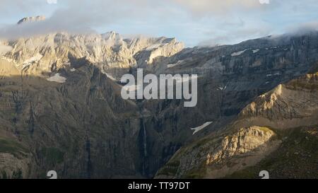 Der Cirque de Gavarnie am späten Abend Stockfoto