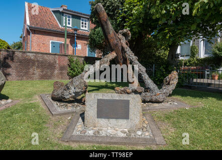 Alte Schiffe ankern. Neuharlingersie, Ostfriesland, Niedersachsen, Deutschland Stockfoto