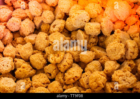 Tarhana ist ein traditionelles Türkisches getrocknete Lebensmittel aus Quark, Tomate und Mehl auf dem Display Stockfoto