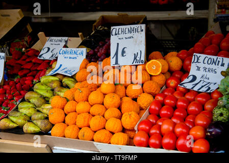 Obst auf dem Markt in Cadiz, Andalusien, Spanien Stockfoto