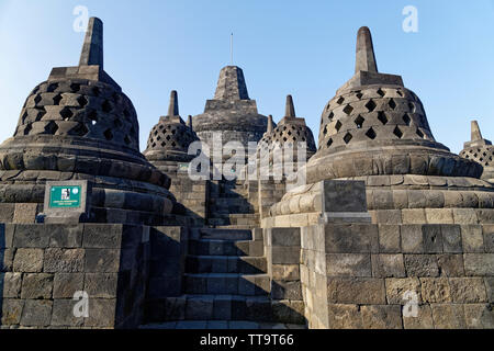 Borobudur, Zentraljava, Indonesien. 7. Mai, 2019. Die 9.-Jahrhundert Buddhistische Tempel Borobudur Verbindungen, UNESCO-Weltkulturerbe, Central Java. Stockfoto