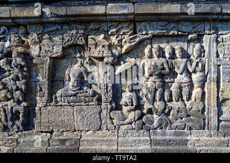 Borobudur, Zentraljava, Indonesien. 7. Mai, 2019. Entlastung des 9. Jahrhunderts buddhistischen Tempel Borobudur Verbindungen, UNESCO-Weltkulturerbe. Stockfoto