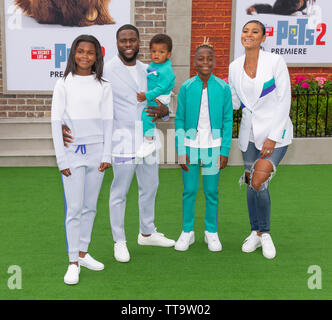 Westwood, CA - 2. JUNI 2019: Himmel Hart, Kevin Hart, Kenzo Kash Hart, Hendrix Hart und Eniko Parrish besuchen Premiere von Universal Pictures Das geheime Leben der Haustiere 2 im Regency Dorf Theater Stockfoto