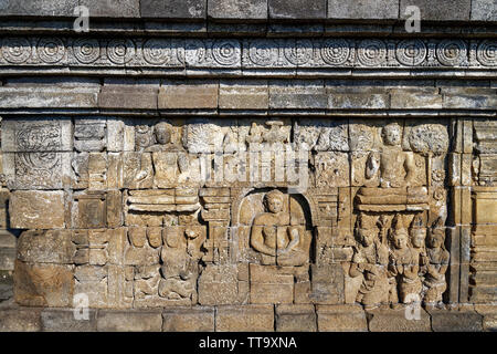 Borobudur, Zentraljava, Indonesien. 7. Mai, 2019. Entlastung des 9. Jahrhunderts buddhistischen Tempel Borobudur Verbindungen, UNESCO-Weltkulturerbe. Stockfoto