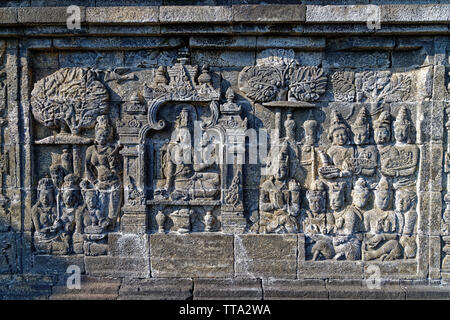 Borobudur, Zentraljava, Indonesien. 7. Mai, 2019. Entlastung des 9. Jahrhunderts buddhistischen Tempel Borobudur Verbindungen, UNESCO-Weltkulturerbe. Stockfoto