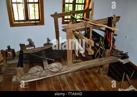 Typische Webstuhl - House Museum in SCHIPKA. Provinz von Stara Zagora BULGARIEN Stockfoto