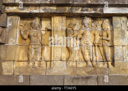 Borobudur, Zentraljava, Indonesien. 7. Mai, 2019. Entlastung des 9. Jahrhunderts buddhistischen Tempel Borobudur Verbindungen, UNESCO-Weltkulturerbe. Stockfoto