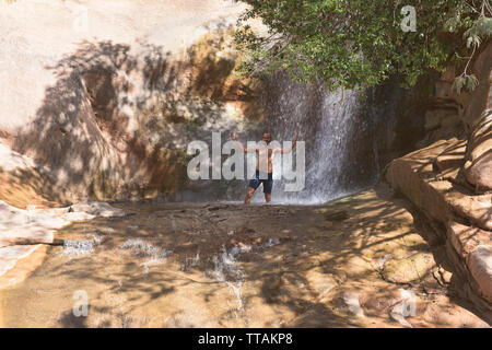 Genießen Sie einen Wasserfall in der schönen Torotoro Canyon, Torotoro Nationalpark, Bolivien Stockfoto