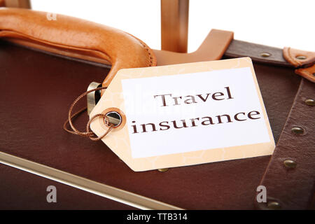Koffer mit Travel Insurance Label, Nahaufnahme Stockfoto