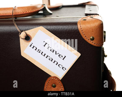 Koffer mit Travel Insurance Label, Nahaufnahme Stockfoto