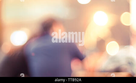Weichzeichnen Fotografie für Hintergrund im Restaurant auf dem Hintergrund der Paar Stockfoto