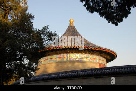 Der Himmelstempel (tiantan) in Peking, China. Tian Tan bedeutet Altar des Himmels. Dies ist ein kleiner Tempel auf dem Gelände der Tempel des Himmels, Peking Stockfoto